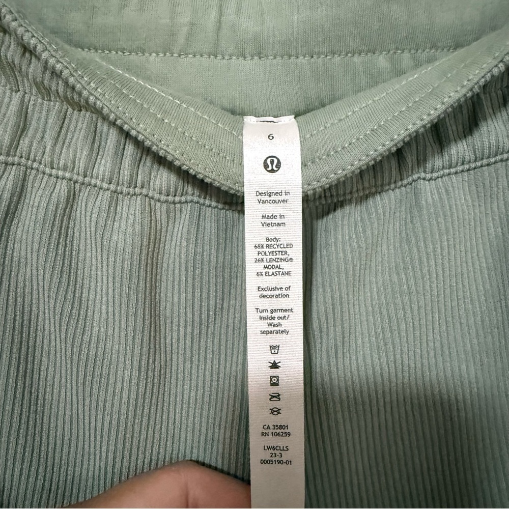 Lululemon Ribbed Softstreme Mid-Rise Wide-Leg Cropped Pant 25"
Palm Court Size 6 - Picture 6 of 12